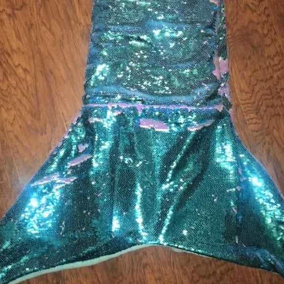 Justice Bedding Justice Mermaid Tail Reversible Sequin Blanket